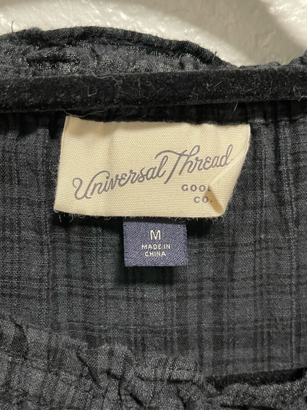 Universal Thread black textured peasant top w gathered neck and sleeve MEDIUM - Picture 4 of 5